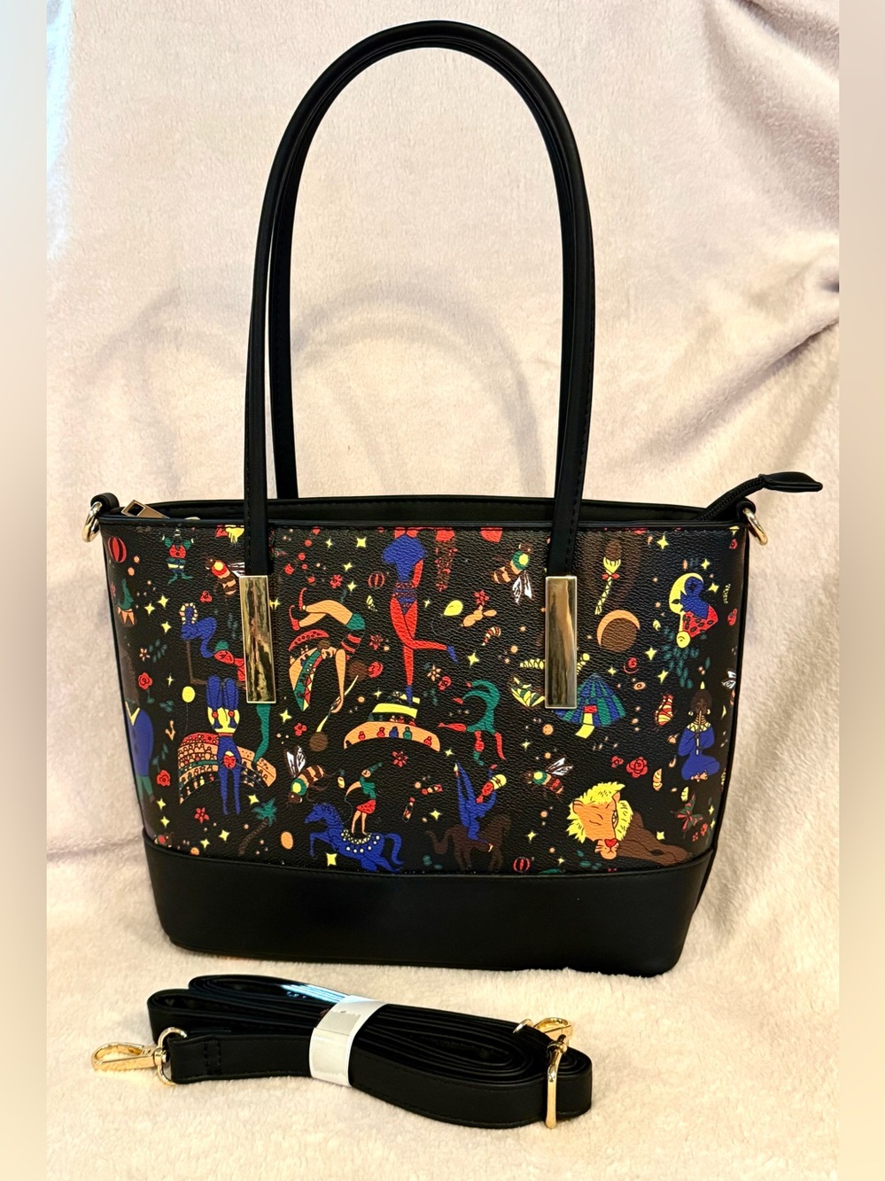 Black Circus-Print Tote with Gold Accents ❤️🤩